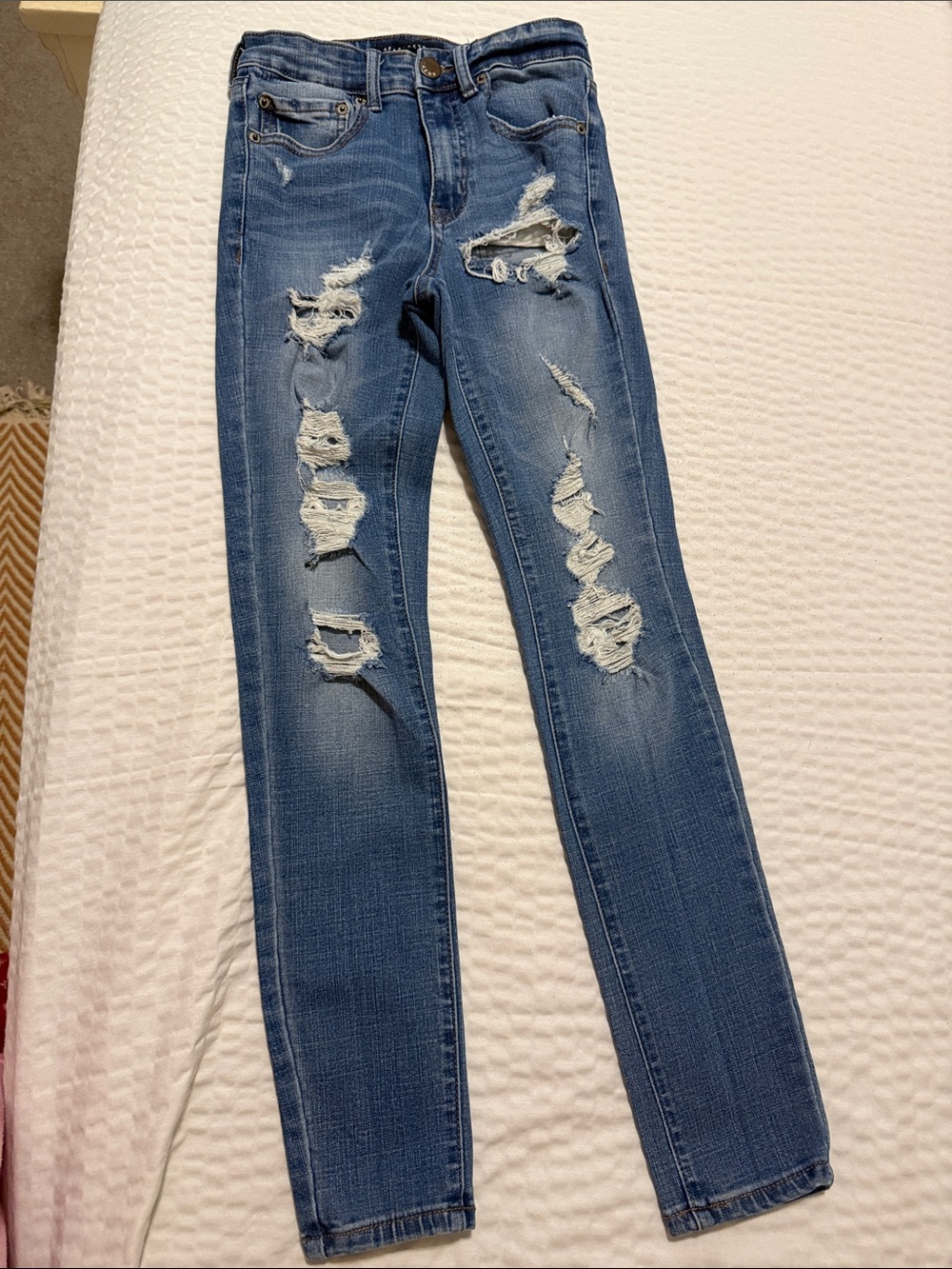 Aeropostale Women's Ripped Skinny Jeans - Medium Blue
